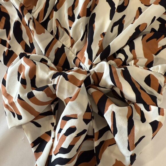 Nine West Animal Print Blouse with Tie Side - Size Small - Picture 8 of 11